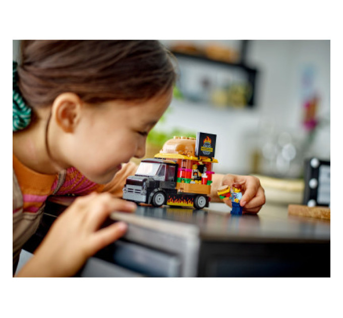 LEGO Конструктор LEGO City Вантажівка з гамбургерами 194 деталей (60404)