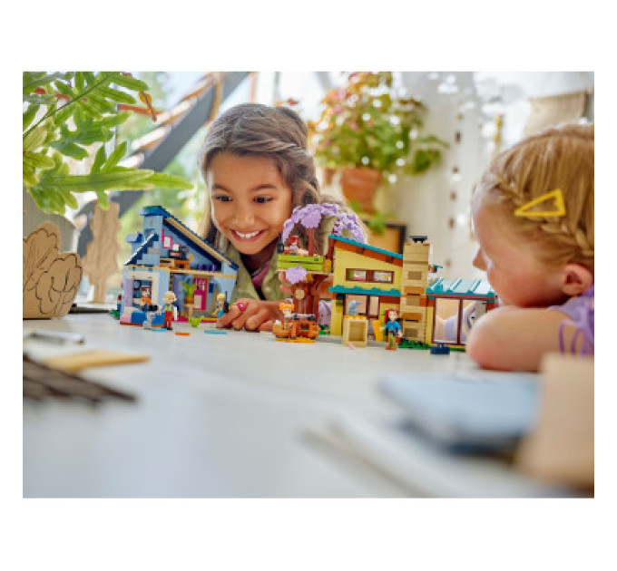 LEGO Конструктор LEGO Friends Родинні будинки Оллі й Пейслі 1126 деталей (42620)