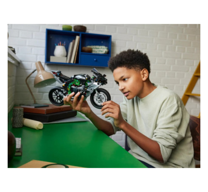 LEGO Конструктор LEGO Technic Мотоцикл Kawasaki Ninja H2R 643 деталі (42170)