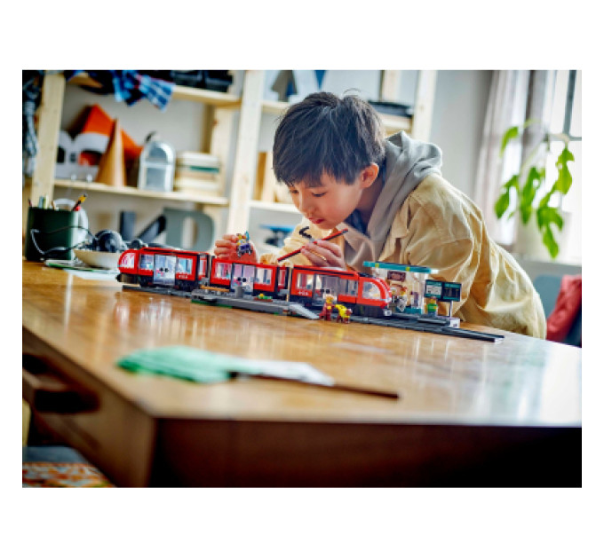LEGO Конструктор LEGO City Трамвай і вокзал у центрі міста 811 деталей (60423)