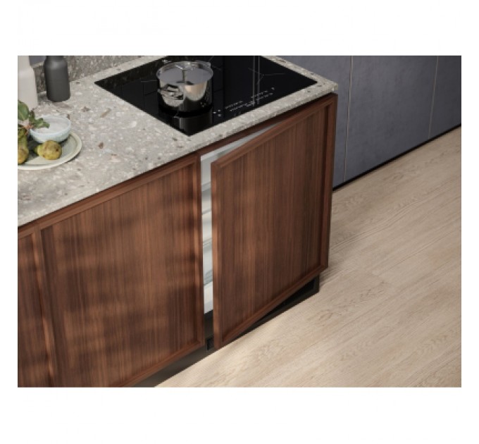 Electrolux Морозильна камера Electrolux LYB2AE82S