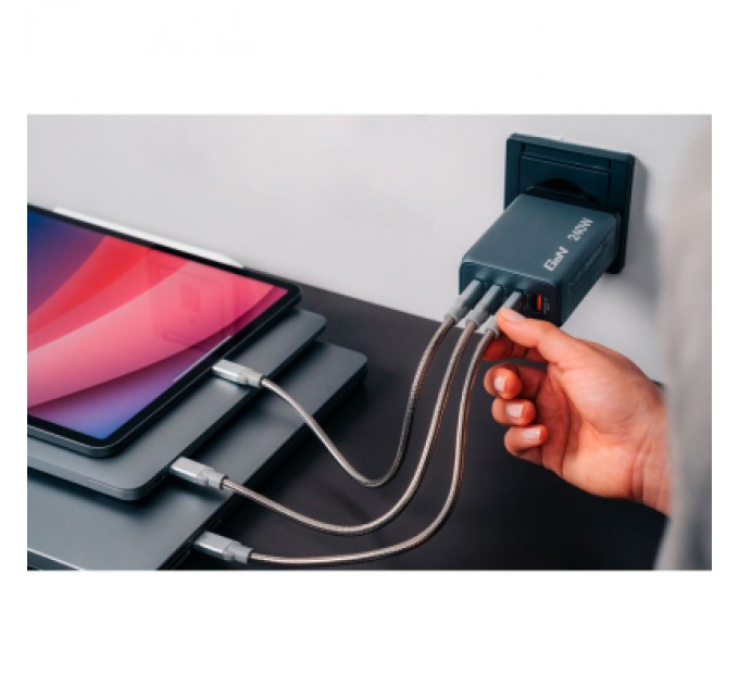 Verbatim Зарядний пристрій Verbatim GaN 240 W 4 ports (USB-C-140 W,USB-C-100 W,USB-C-65 W /USB-A -3.0) (32205)