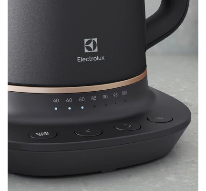 Electrolux Електрочайник Electrolux E7K1-6BP
