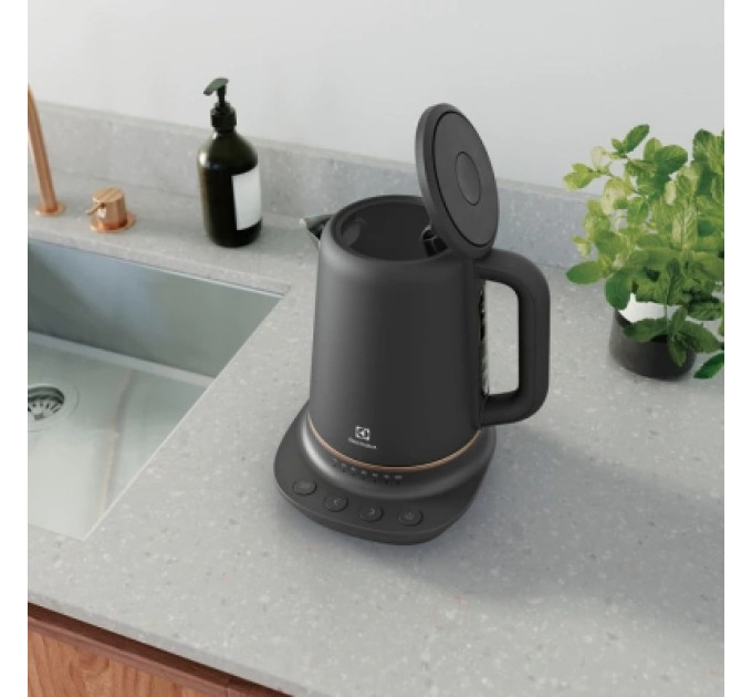 Electrolux Електрочайник Electrolux E7K1-6BP