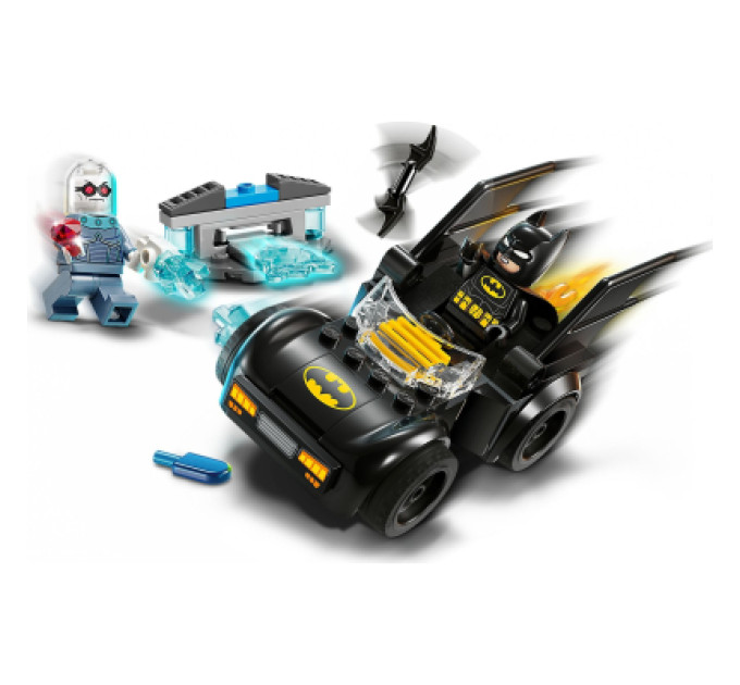 LEGO Конструктор LEGO Super Heroes Бетмен і Бетмобіль проти містера Фріза (76301)