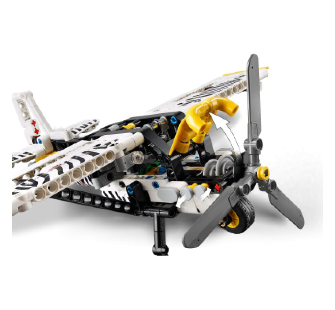 LEGO Конструктор LEGO Technic Буш-літак (42198)
