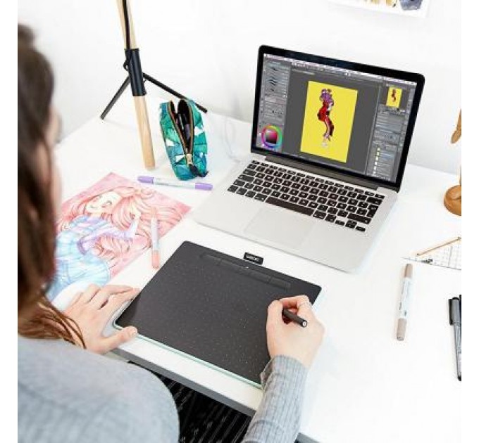 Wacom Графічний планшет Wacom Intuos M Bluetooth black (CTL-6100WLK-N)