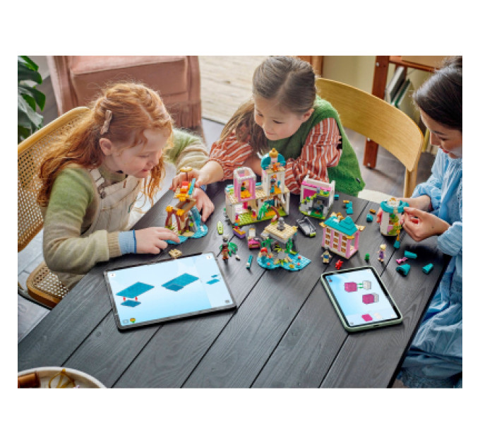 LEGO Конструктор LEGO Disney Замок принцеси та королівські улюбленці (43267)