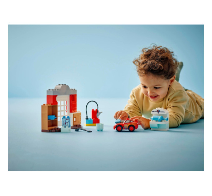 LEGO Конструктор LEGO DUPLO Disney та Pixar Тачки Візит МакКвіна в гараж Дока (10456)