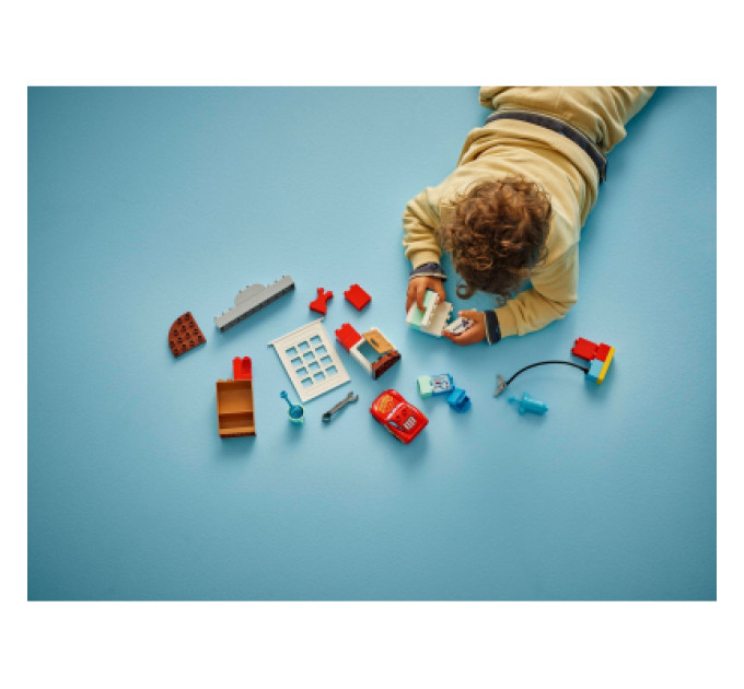 LEGO Конструктор LEGO DUPLO Disney та Pixar Тачки Візит МакКвіна в гараж Дока (10456)