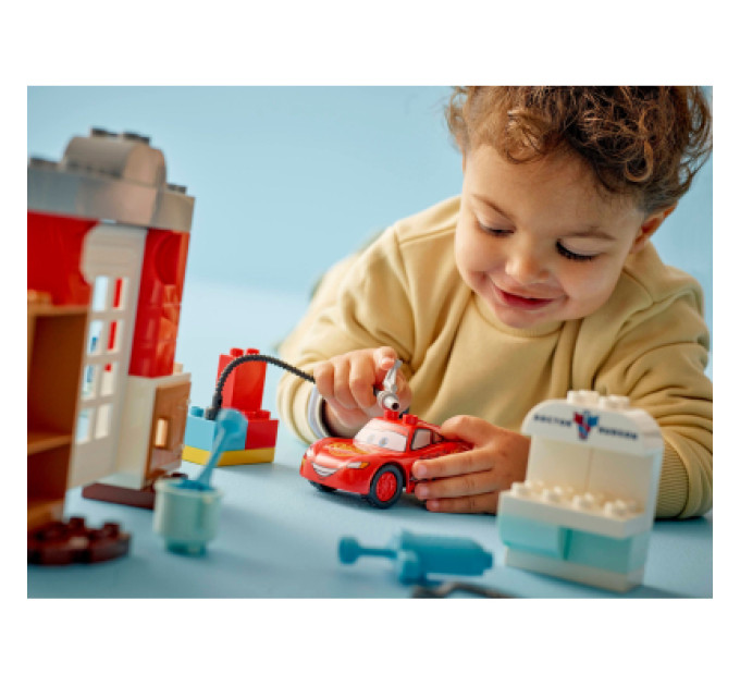 LEGO Конструктор LEGO DUPLO Disney та Pixar Тачки Візит МакКвіна в гараж Дока (10456)