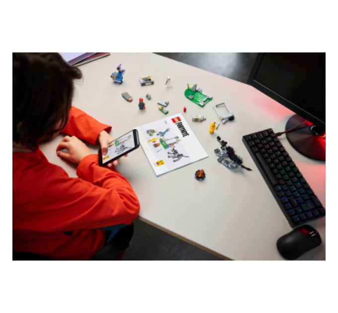 LEGO Конструктор LEGO Fortnite Табір Peely та Sparkplug (77075)