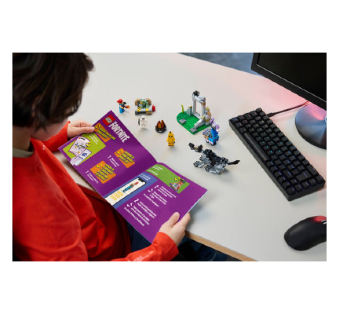 LEGO Конструктор LEGO Fortnite Табір Peely та Sparkplug (77075)