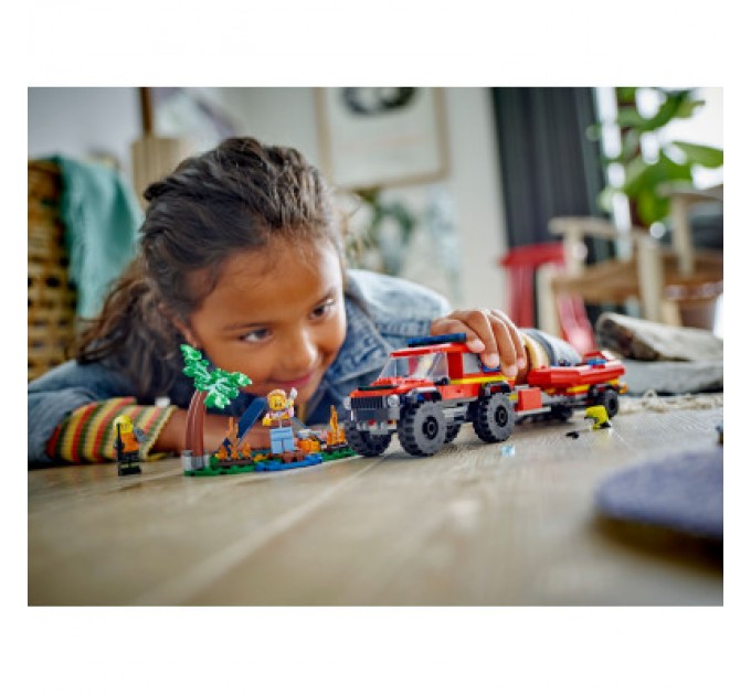 LEGO Конструктор LEGO City Пожежний позашляховик з рятувальним човном 301 деталей (60412)