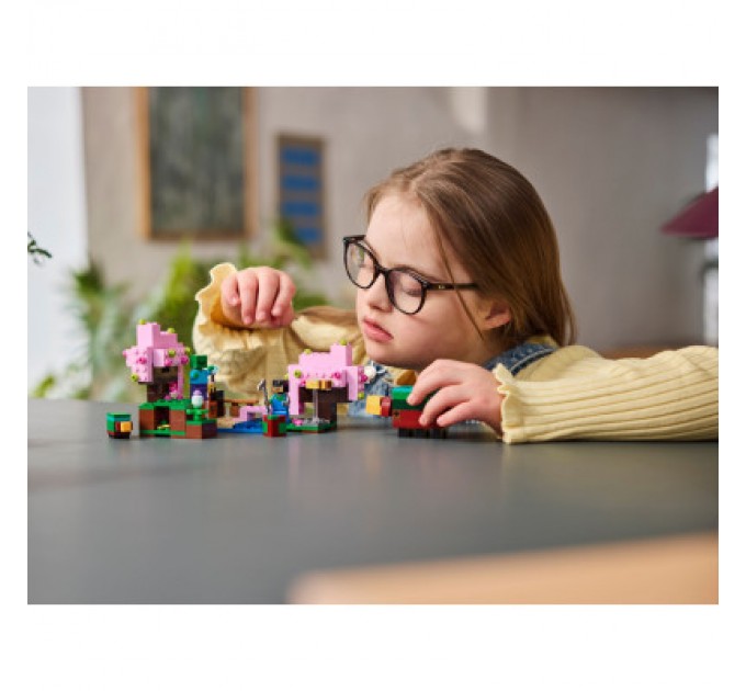 LEGO Конструктор LEGO Minecraft Квітучий вишневий сад (21260-)