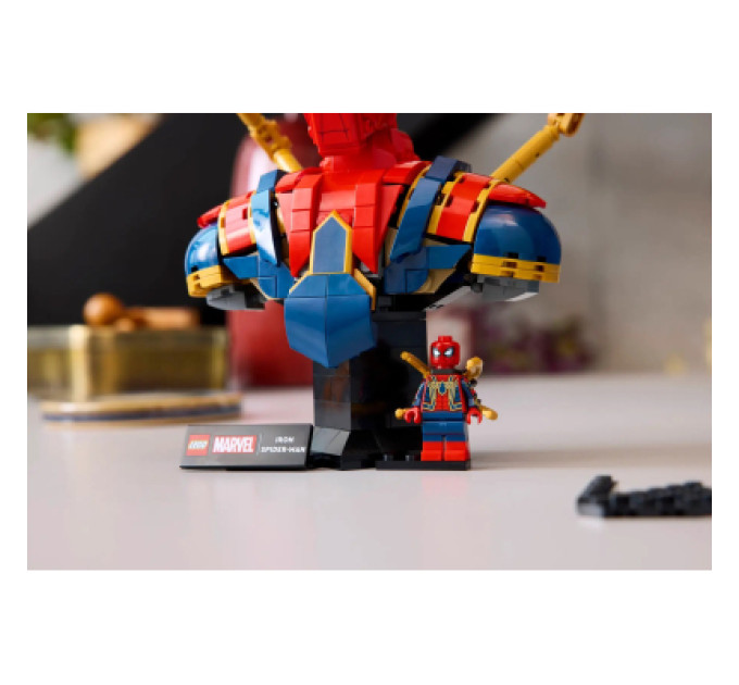 LEGO Конструктор LEGO Super Heroes Погруддя Залізної Людини-Павука (76326)