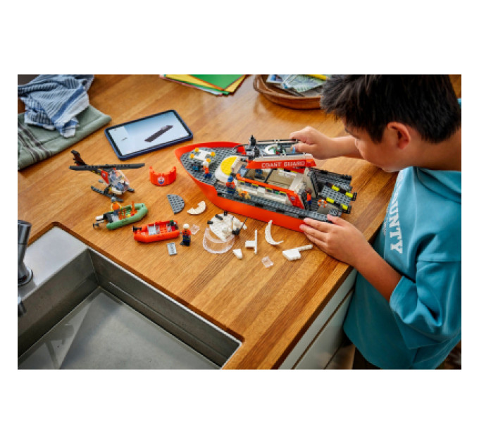 LEGO Конструктор LEGO City Рятувальний катер і гелікоптер берегової охорони (60504)