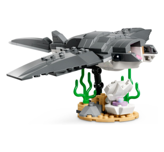 LEGO Конструктор LEGO Creator Люта акула зі скринею скарбів (31381)