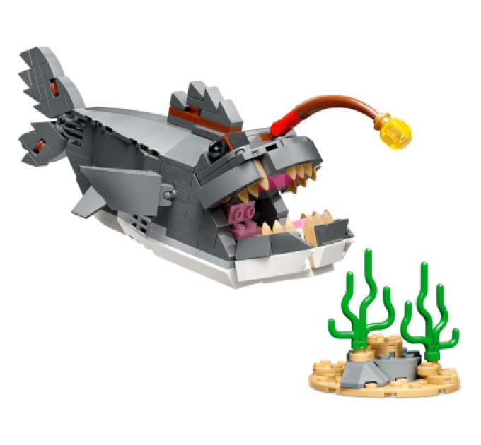 LEGO Конструктор LEGO Creator Люта акула зі скринею скарбів (31381)