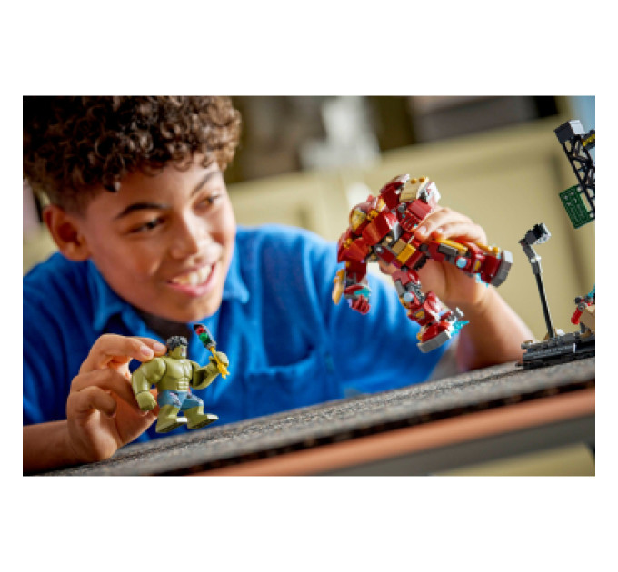 LEGO Конструктор LEGO Super Heroes Легендарна битва: Халкбастер vs. Халк (76343)