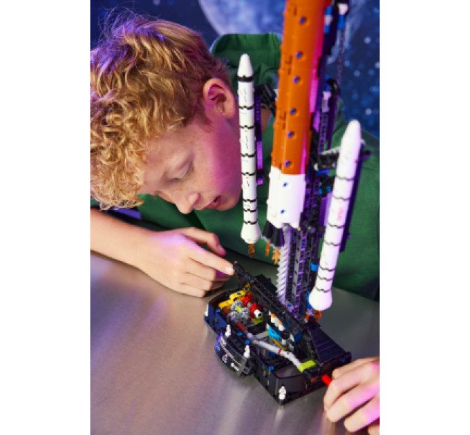 LEGO Конструктор LEGO Technic Ракета із системою космічного запуску NASA Artemis (42221)