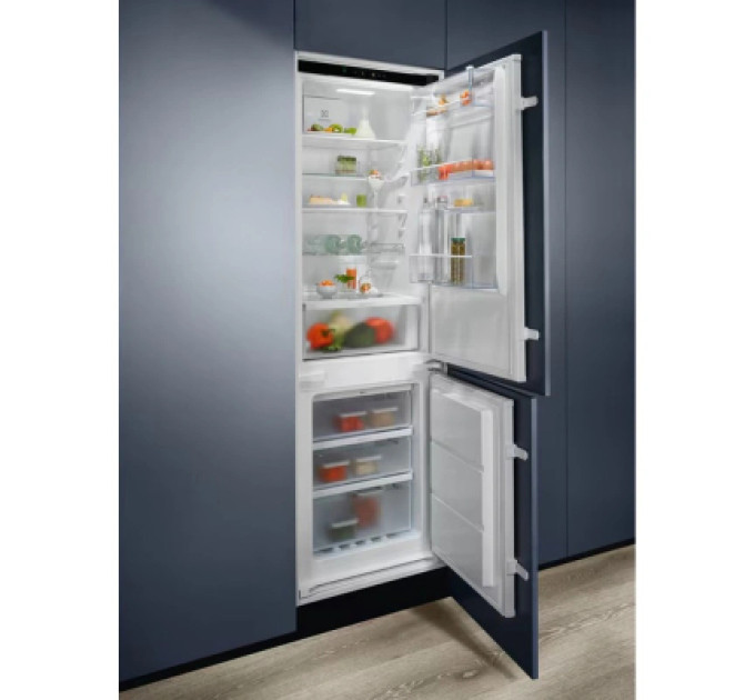 Electrolux Холодильник Electrolux LNG7TE18S