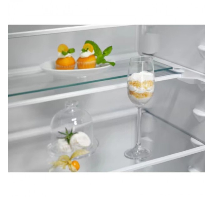 Холодильник Electrolux LNG7TE18S