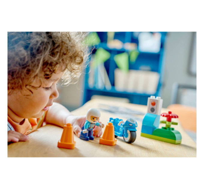 LEGO Конструктор LEGO DUPLO Town Синій поліцейський мотоцикл (10471)