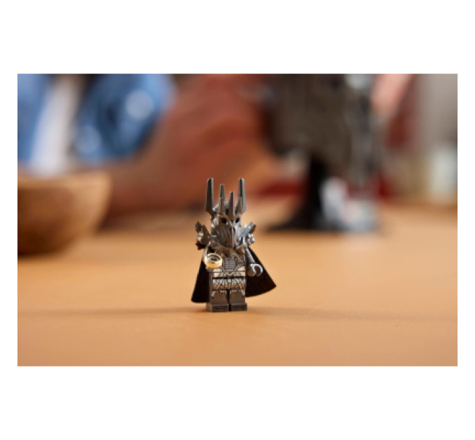 LEGO Конструктор LEGO Icons Володар перснів: шолом Саурона (11373)