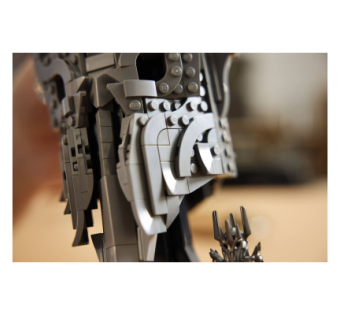 LEGO Конструктор LEGO Icons Володар перснів: шолом Саурона (11373)