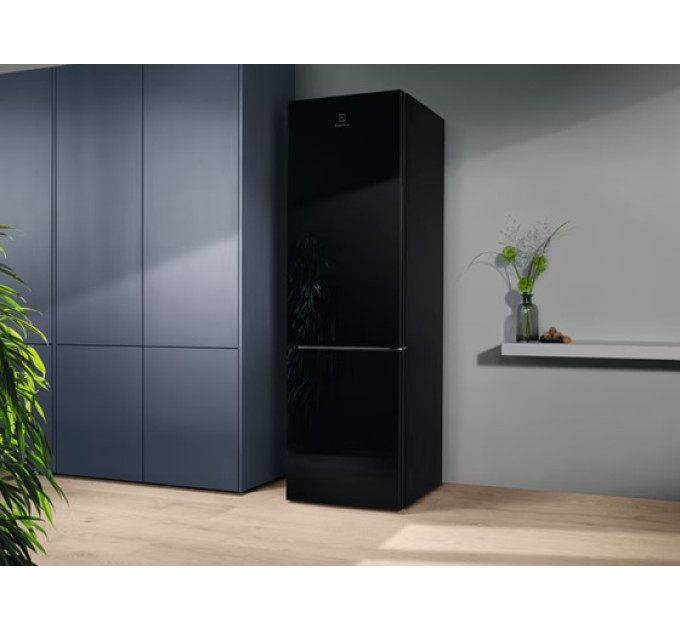 Electrolux Холодильник Electrolux LNT7ME36K2