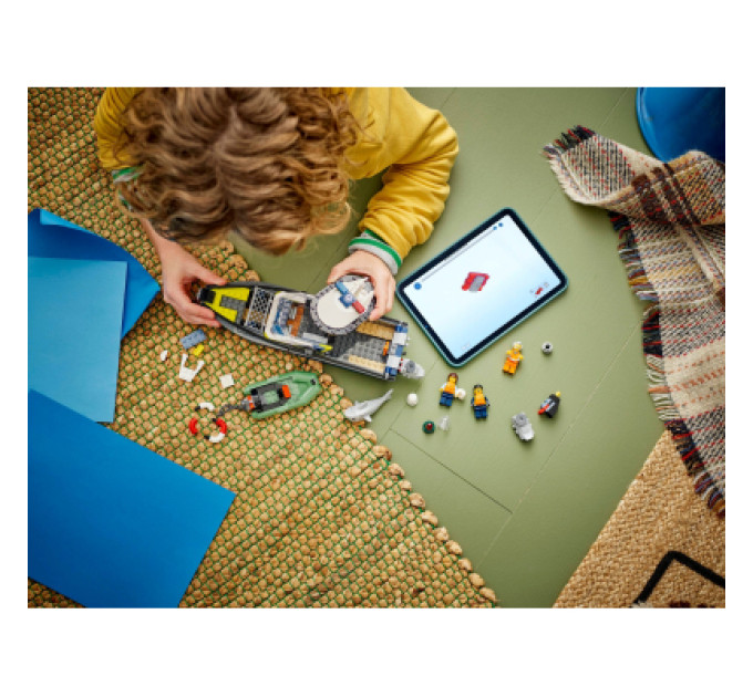 Конструктор LEGO City Переслідування на поліцейському катері (60456)