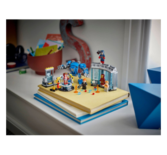 LEGO Конструктор LEGO Super Heroes Лабораторія Залізної Людини: зал обладунків (76315)