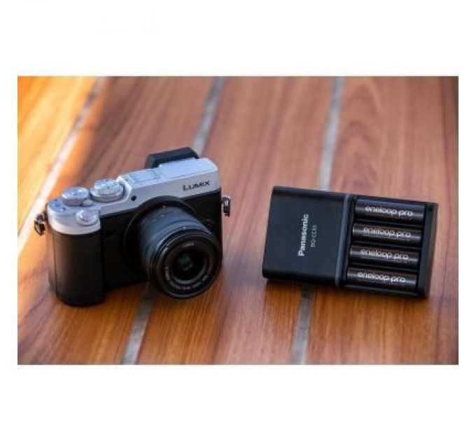 Panasonic Зарядний пристрій для акумуляторів Panasonic Smart-Quick Charger+Eneloop Pro +4*AA 2500 mAh NI-MH (K-KJ55HCD40E)