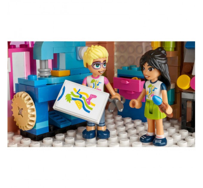 LEGO Конструктор LEGO Friends Хартлейк-Сіті. Громадський центр 1513 деталей (41748)