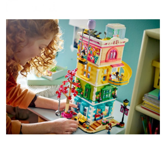 LEGO Конструктор LEGO Friends Хартлейк-Сіті. Громадський центр 1513 деталей (41748)