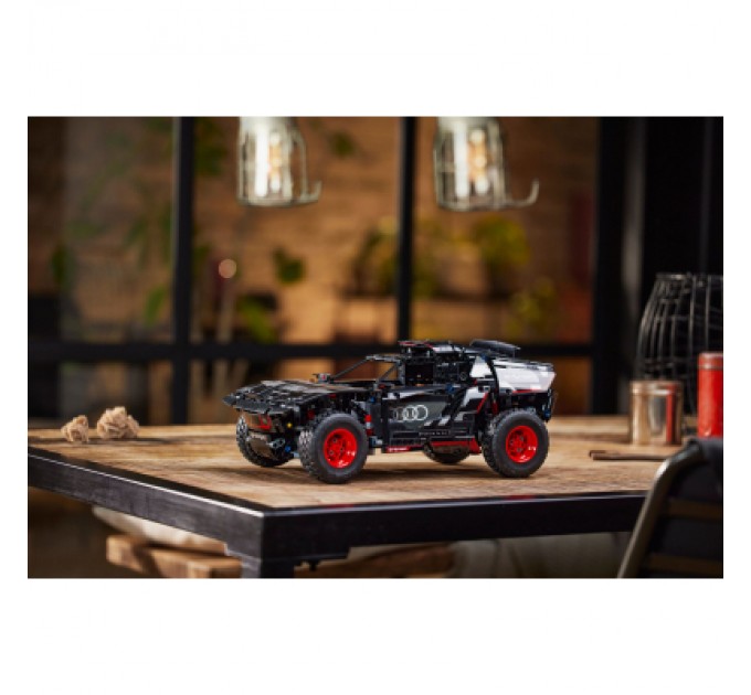 Конструктор LEGO Technic Audi RS Q e-tron 914 деталей (42160)