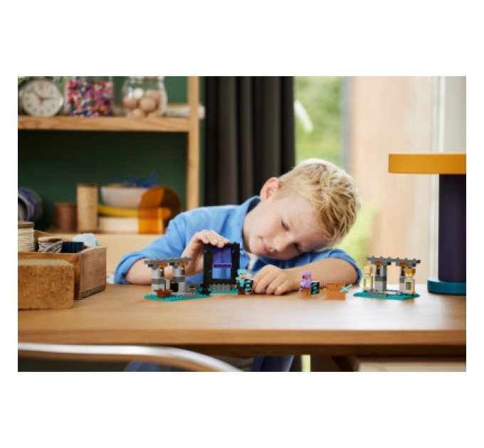 LEGO Конструктор LEGO Minecraft Зброярня 203 деталей (21252)