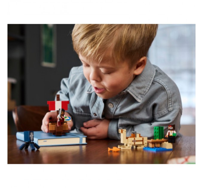 Конструктор LEGO Minecraft Подорож на піратському кораблі (21259-)