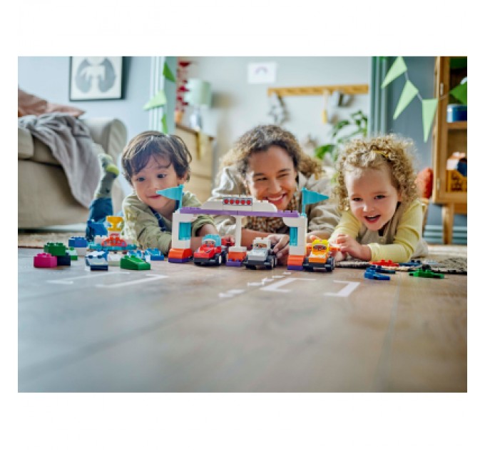 LEGO Конструктор LEGO DUPLO Town Автомобілі для перегонів і пілоти команд Формули-1 (10445)