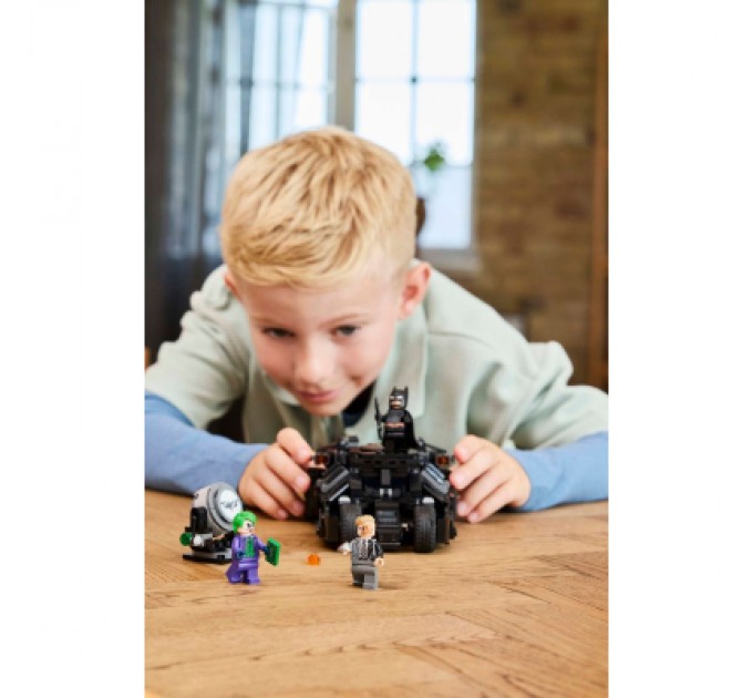 LEGO Конструктор LEGO Super Heroes Бетмен Тумблер проти Дволикого і Джокера (76303-)