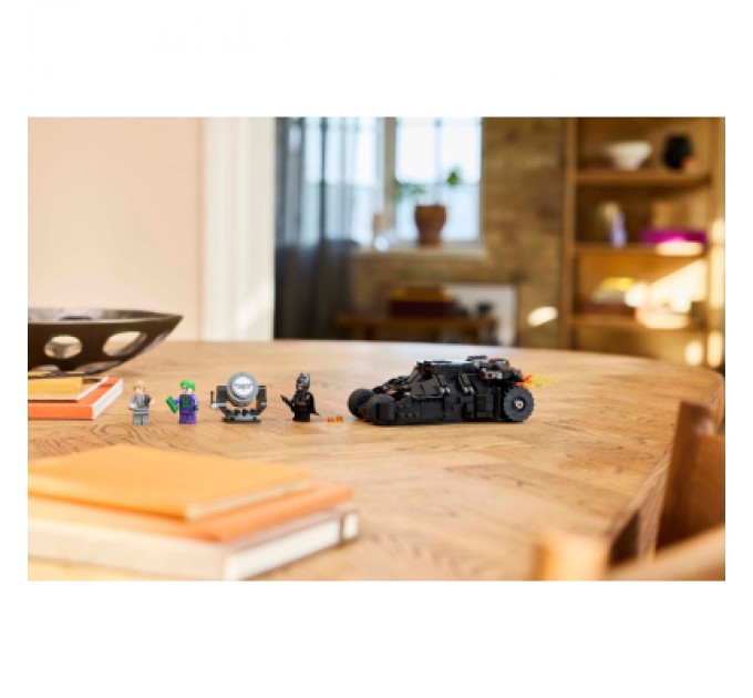 LEGO Конструктор LEGO Super Heroes Бетмен Тумблер проти Дволикого і Джокера (76303-)