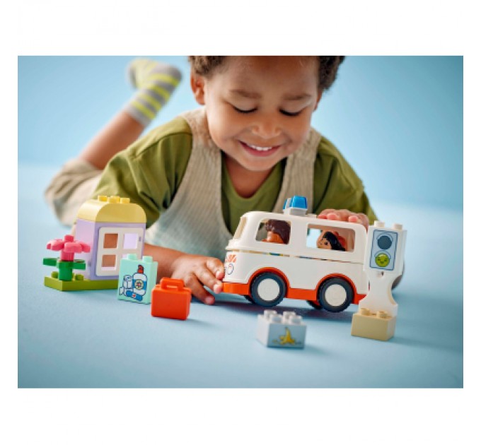 LEGO Конструктор LEGO DUPLO Town Швидка допомога та водій (10447)