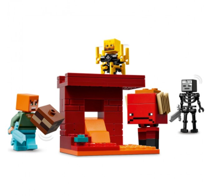 Конструктор LEGO Minecraft Битва з лавою у Незері (21266)