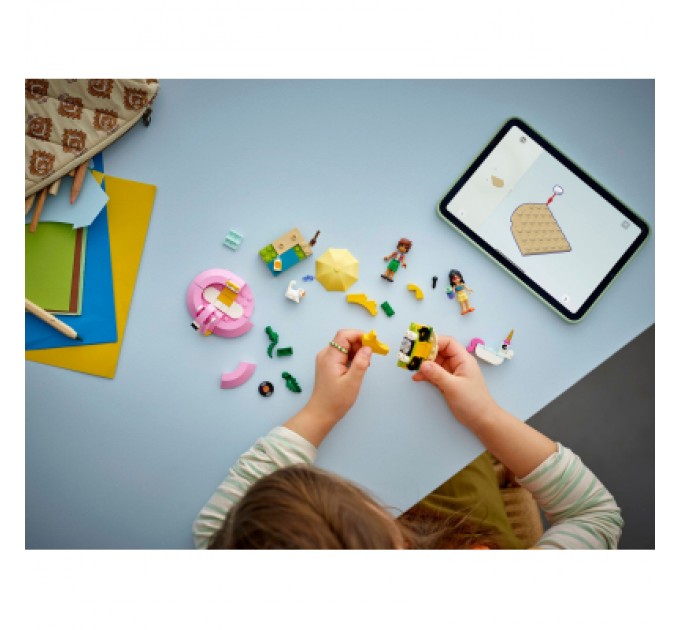 Конструктор LEGO Friends Вечірка єдинорога та фламінго біля басейну (42658)