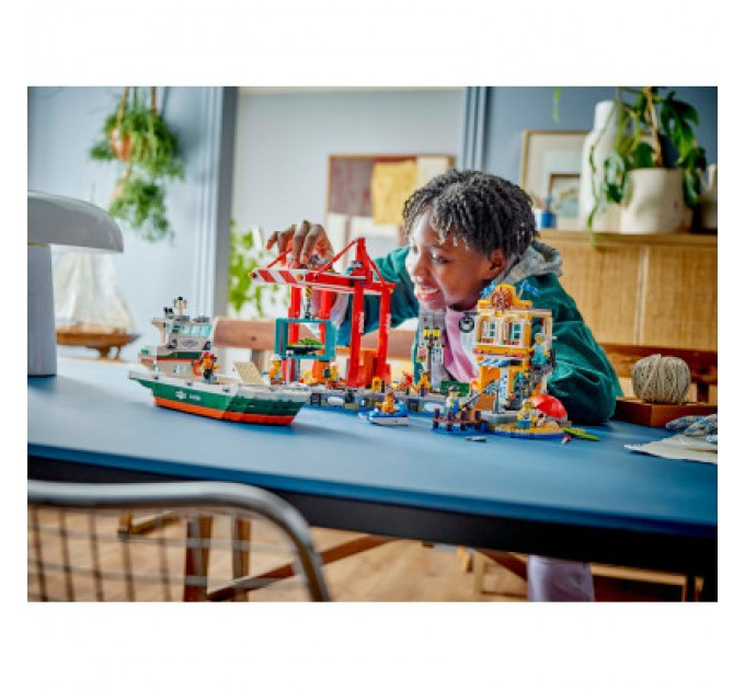 Конструктор LEGO City Морська гавань із вантажним судном (60422)