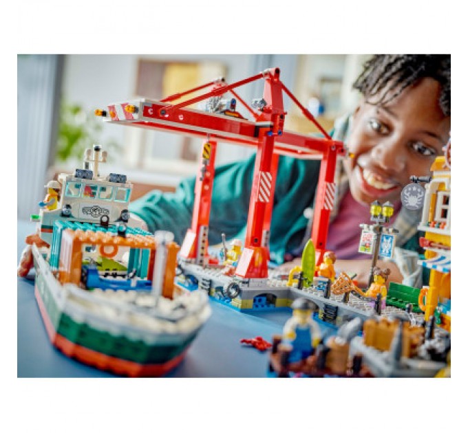 Конструктор LEGO City Морська гавань із вантажним судном (60422)