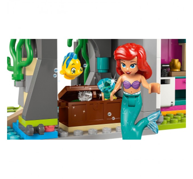 Конструктор LEGO Disney Замок принцеси та королівські улюбленці (43267)