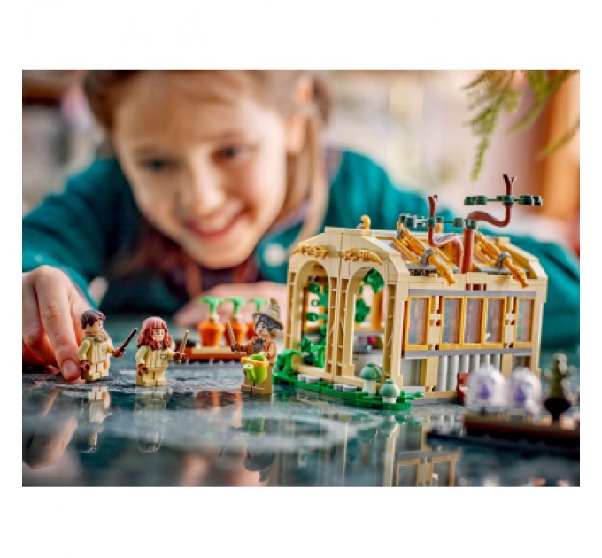 Конструктор LEGO Harry Potter Замок Хогвартс: урок гербології (76445)