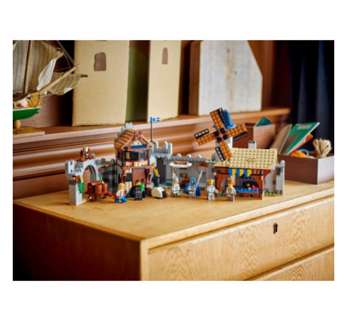 Конструктор LEGO Creator Середньовічний замок із лицарем на коні (31168)